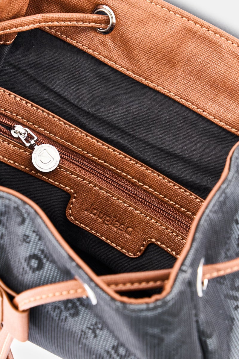 DESIGUAL حقيبة ظهر نسائية بشعار العلامة التجارية، سوداء - Image 4