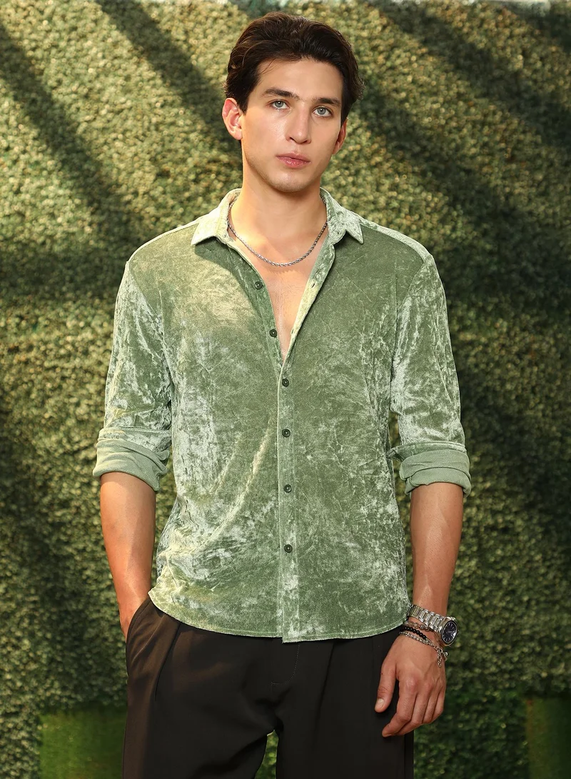 كامبوس سوترا Campus Sutra Men's Sage Green Solid Velvet Shirt | Regular Fit Full Sleeve Point Collar Solid Velvet Design | Premium Polyester Blend Woven Fabric For Club & Casual Wear
