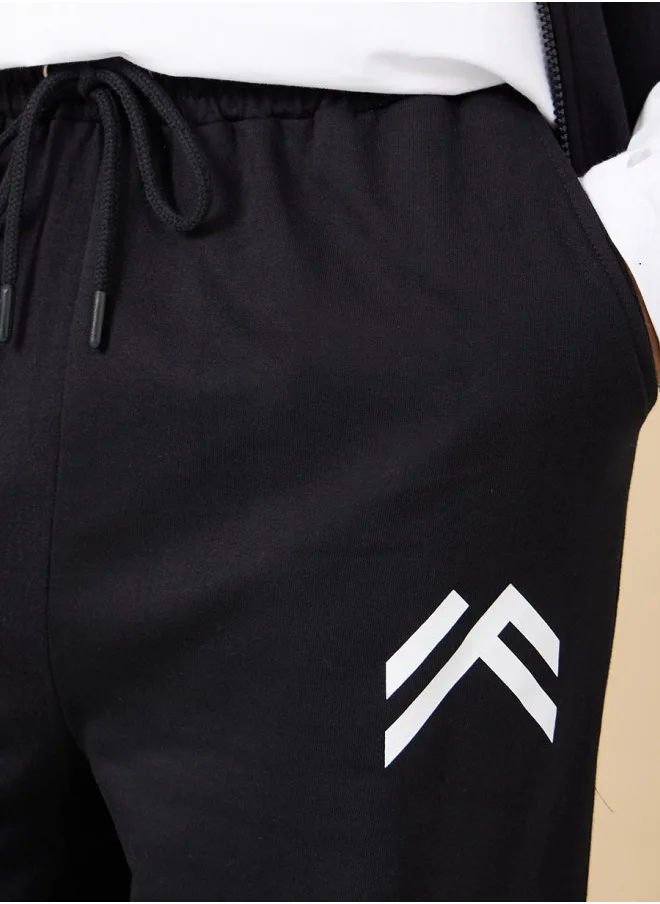 ستايلي Oversized Fit Jogger With Minimal Print & Elasticated Hem