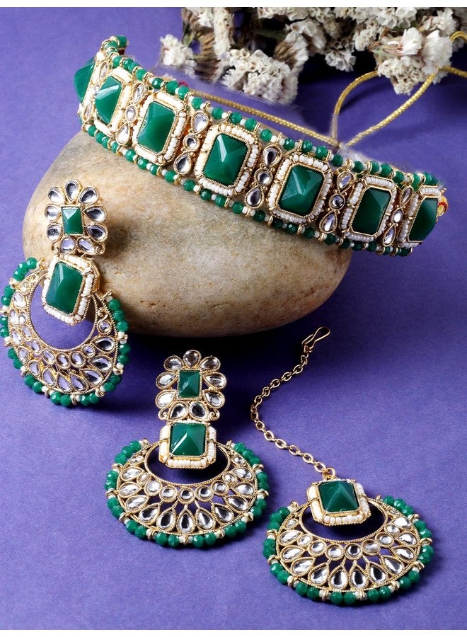 Sukkhi طقم قلادة تشوكر على شكل مربع باللون الأخضر مع كوندان وخرز مع أقراط وماانتيكا للنساء (Ns105524) - Image 3