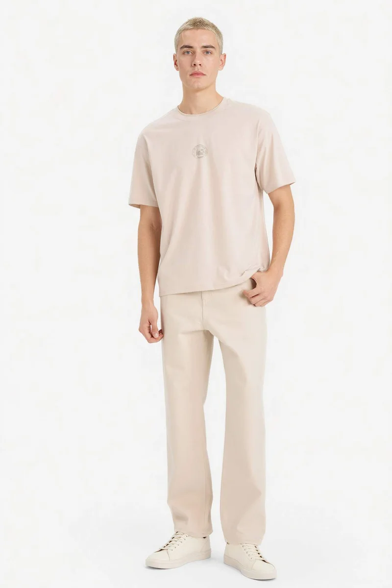 ديفاكتو Boxy Fit Crew Neck Short Sleeve T-Shirt