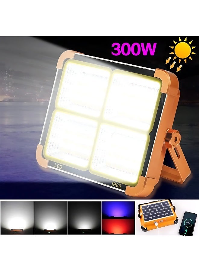 ليد كشاف LED محمول يعمل بالطاقة الشمسية بقدرة 300 وات، يتميز بمقاومة الماء وفقاً لمعيار IP66 ويحتوي على بطارية قابلة لإعادة الشحن يمكن استخدامها لشحن الهواتف عبر منفذ USB. - Image 1