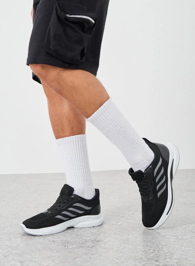 تايك تو حذاء سنيكرز مخطط بأربطة للإغلاق