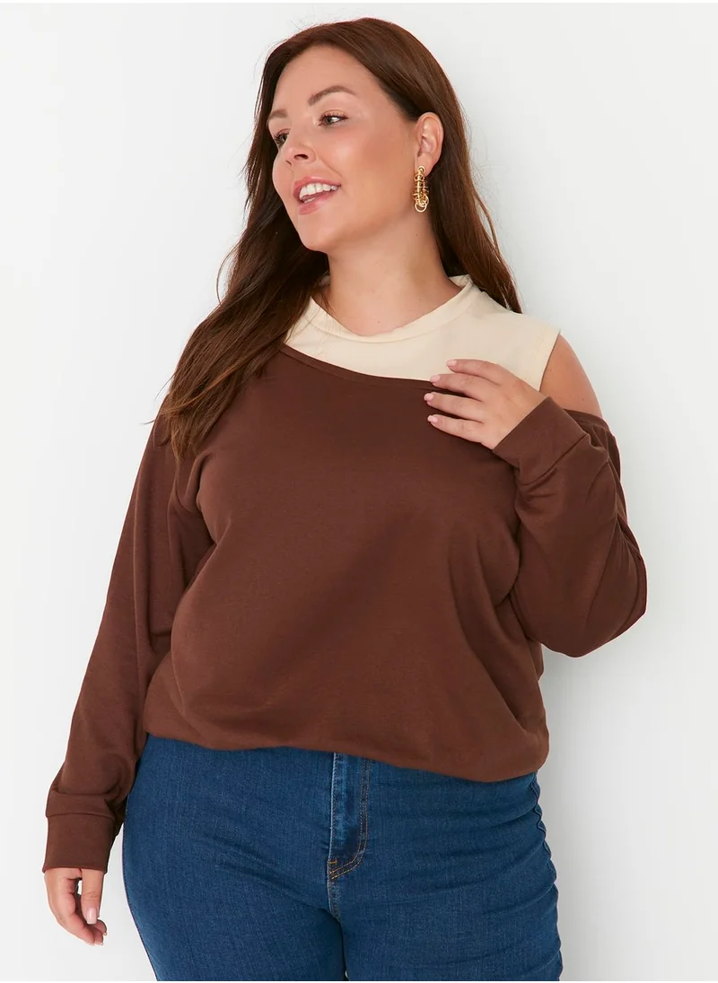 Trendyol Curve Cold Shoulder Knitted Sweatshirt