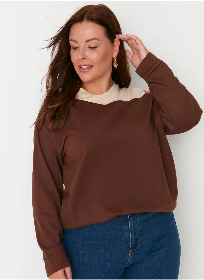 Trendyol Curve Cold Shoulder Knitted Sweatshirt