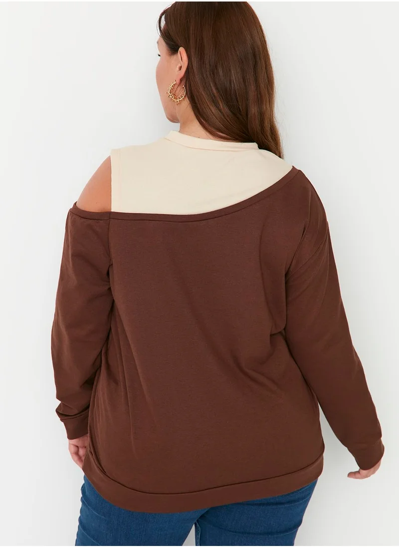 Trendyol Curve Cold Shoulder Knitted Sweatshirt