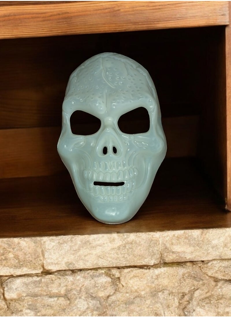 Enchanted Darkness:  Skull Illumination Mask Unleashes Night's Glow  - Image 2