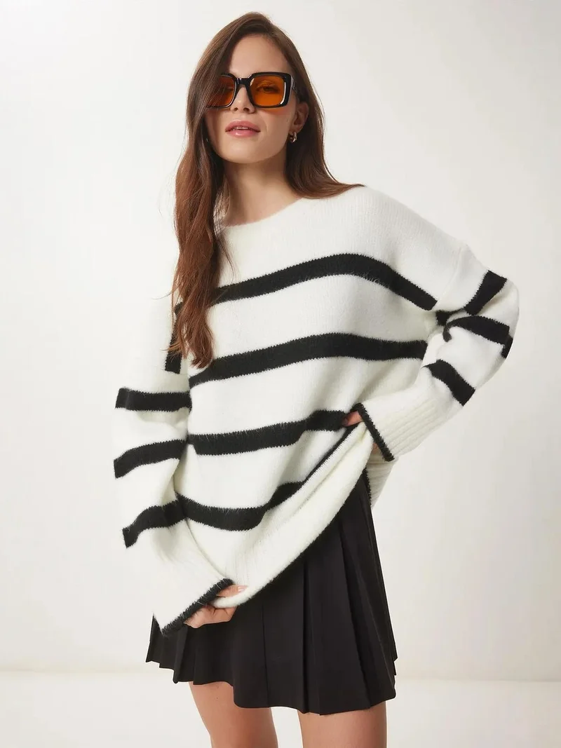 إسطنبول الساحرة ISTANBUL Striped Knit Sweater with Crew Neck