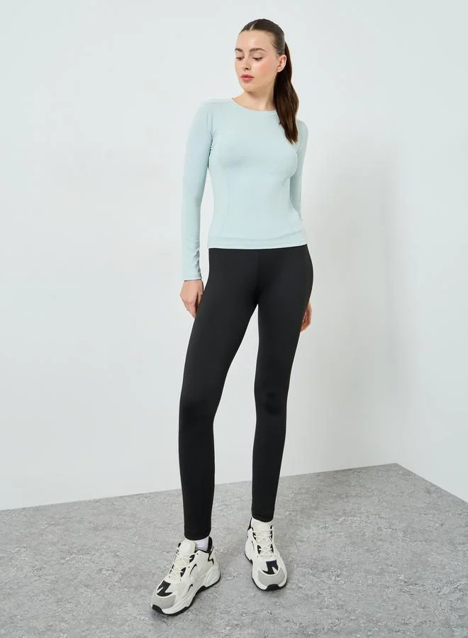 ستايلي اكتيف بلوزة مُجسمة بياقة دائرية وأكمام طويلة