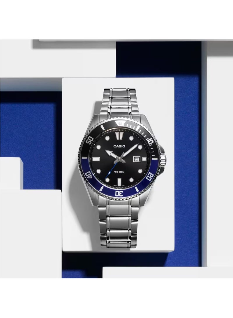 CASIO ساعة غوص للرجال بقرص متعدد الألوان، حزام فضي - MDV-107D-1A2VDF - Image 2