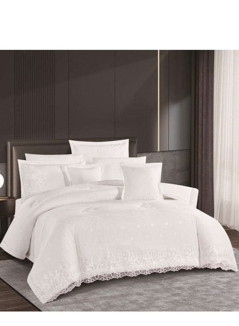 Double bedspread, a luxurious summer comforter set that adds beauty to your room decor.