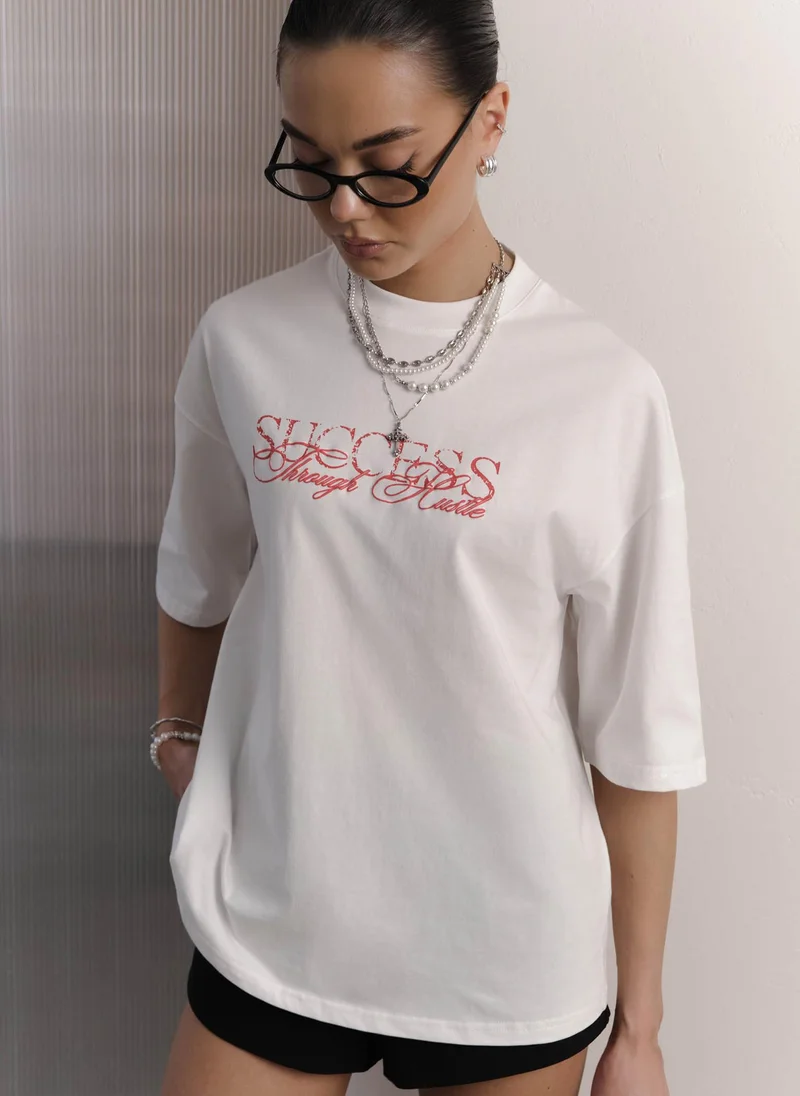 ليتشي تي شيرت كبير الحجم مع حروف