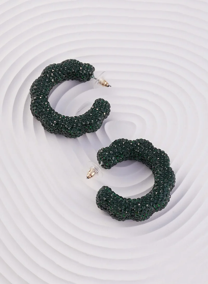 سوهي حلق نسائي مرصع بحجر صناعي نصف دائرة