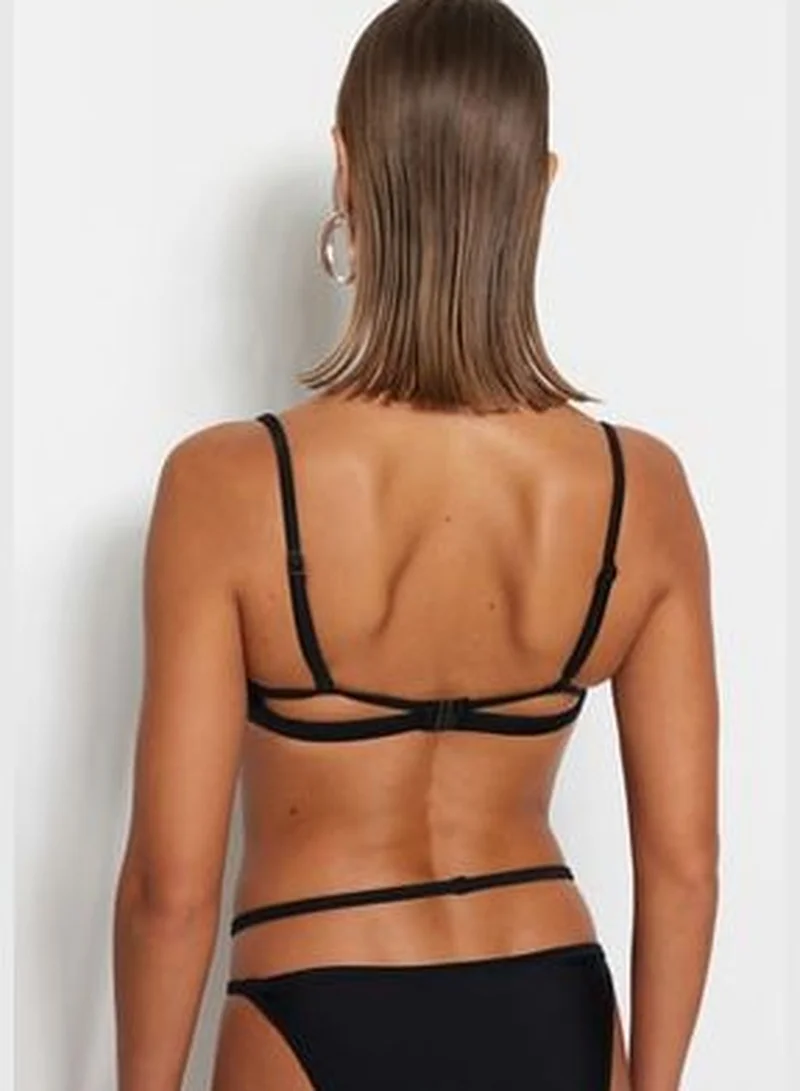 trendyol Black Underwire Piping Bikini Top TBESS23BU00013