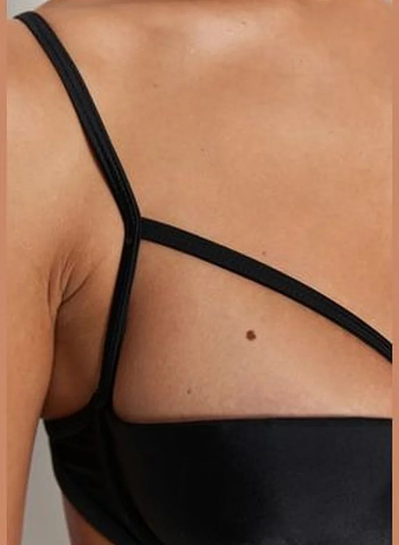 trendyol Black Underwire Piping Bikini Top TBESS23BU00013