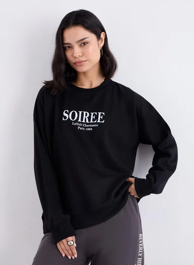Styli Women Black Oversized Slogan Print Sweatshirt