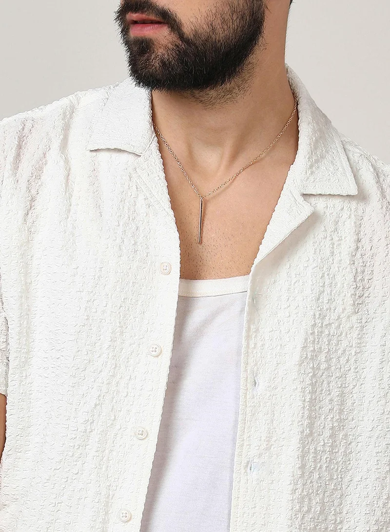 Campus Sutra Campus Sutra Men's Chalk White Micro Creased Shirt For Casual Wear | Spread Collar | Short Sleeve | Button Closure | Shirt Crafted With Comfort Fit For Everyday Wear