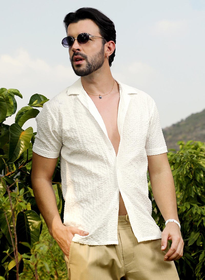 Campus Sutra Campus Sutra Men's Chalk White Micro Creased Shirt For Casual Wear | Spread Collar | Short Sleeve | Button Closure | Shirt Crafted With Comfort Fit For Everyday Wear  - Image 3
