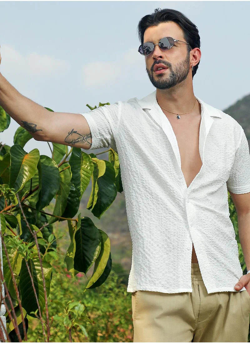 Campus Sutra Campus Sutra Men's Chalk White Micro Creased Shirt For Casual Wear | Spread Collar | Short Sleeve | Button Closure | Shirt Crafted With Comfort Fit For Everyday Wear