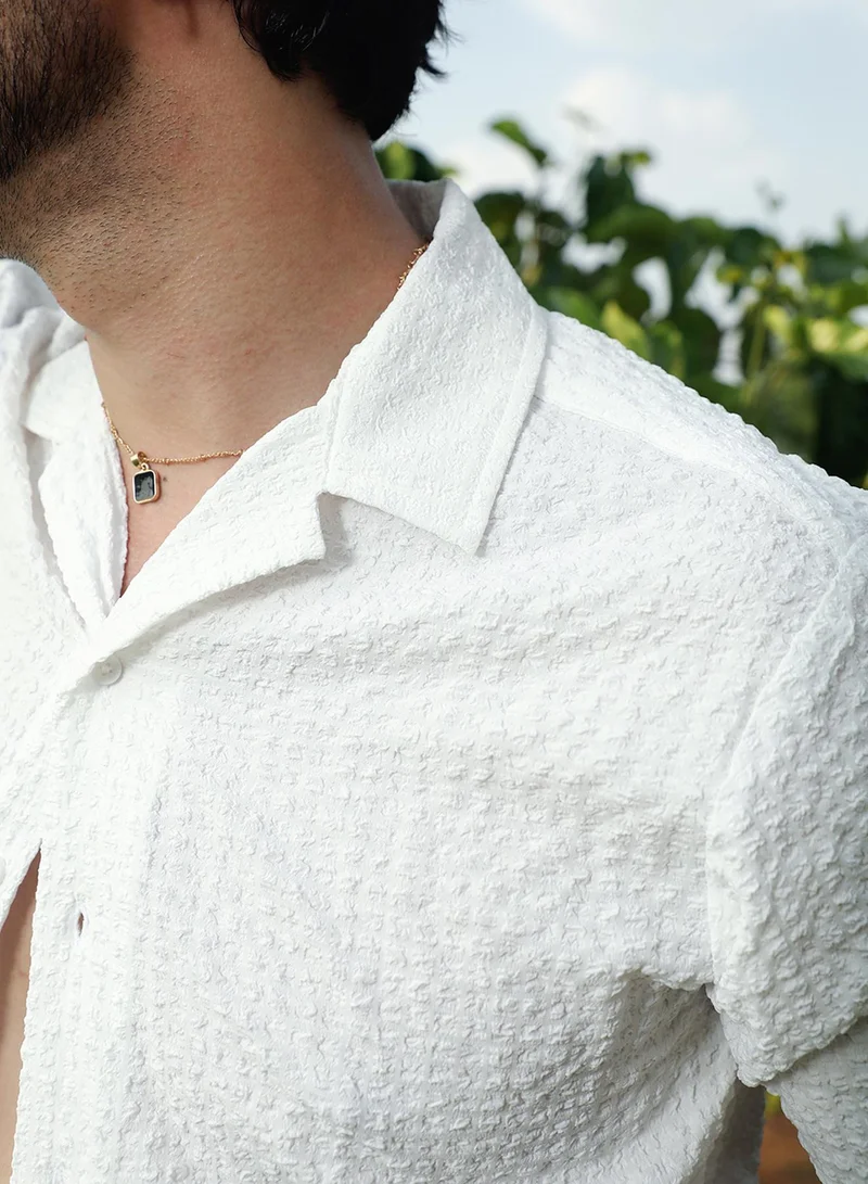 Campus Sutra Campus Sutra Men's Chalk White Micro Creased Shirt For Casual Wear | Spread Collar | Short Sleeve | Button Closure | Shirt Crafted With Comfort Fit For Everyday Wear