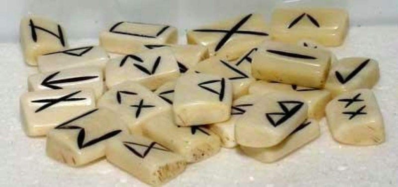 AzureGreen Casting Magic Water Buffalo Bone 25 Piece Elder Futhark Rune Stone Set