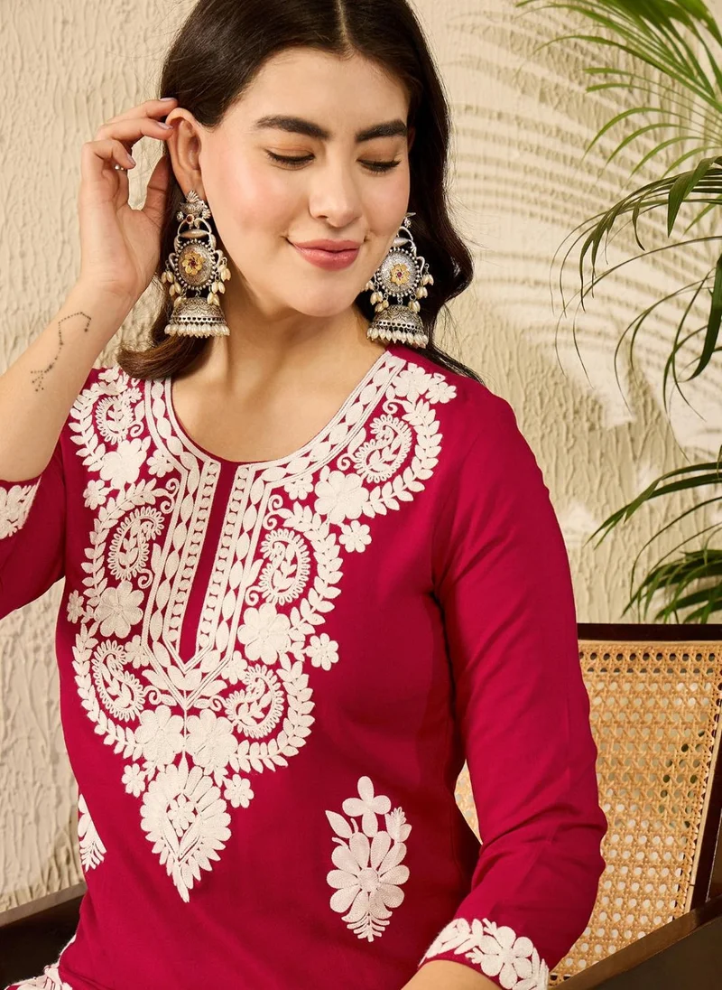 زيري سوق Red Viscose Rayon Solid Embroidered Straight Kurta