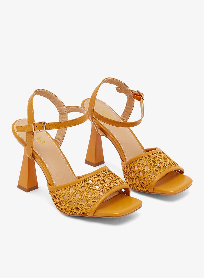 ايلا صندل خردلي بحزام شبكي منسوج أمامي وكعب منحوت - Image 4