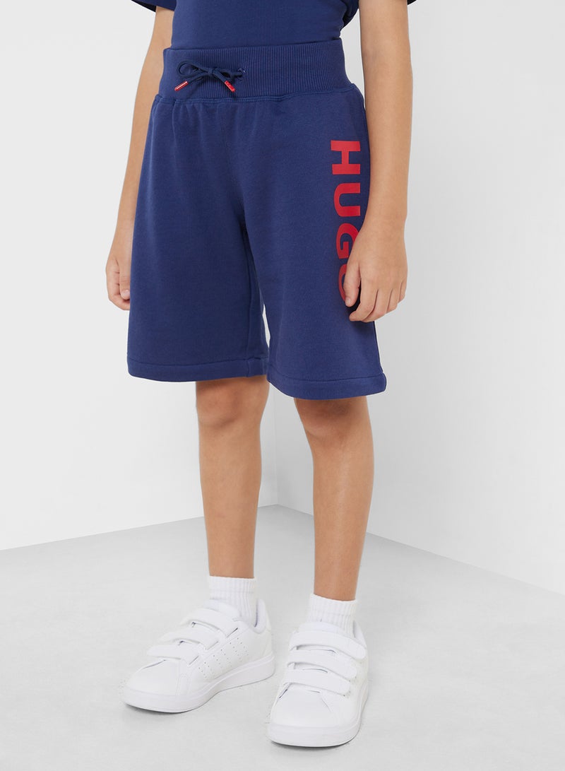 هوجو شورت بشعار للأطفال - Image 1