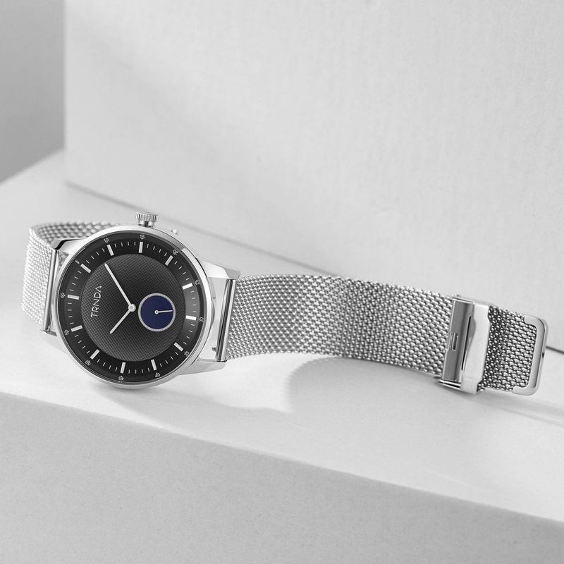 ترندا ساعة رجال من الفولاذ المقاوم للصدأ من TRNDA - مينا ساعة أسود متدرج خالٍ من الزمن وسوار شبكي فضي - Image 4