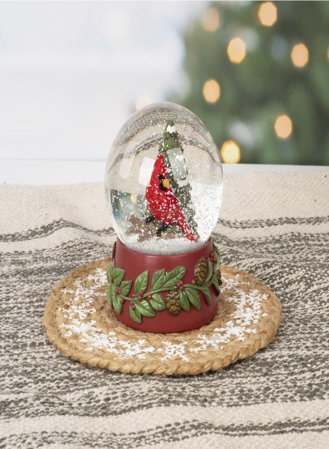 بلوسوم بوكيت كرة ثلجية على شكل دلو زهور، مقاس 5.5 بوصة، مزينة بزهرة الكاردينال، وأوراق نبات البهشية، ومخاريط الصنوبر. - Image 2