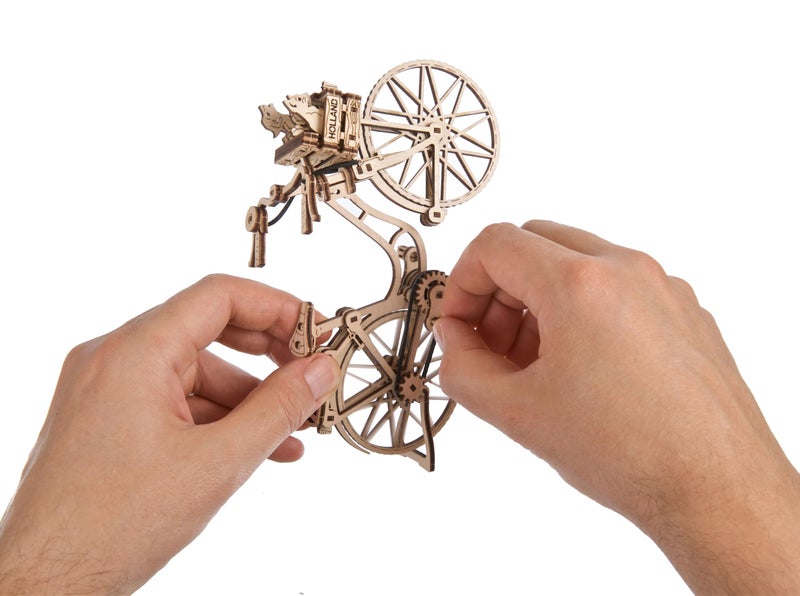 UGEARS ألعاب الألغاز الخشبية ثلاثية الأبعاد للبالغين - نماذج دراجات هولندية للبالغين - ألغاز خشبية ثلاثية الأبعاد سهلة التجميع للبالغين - حرف دراجات أمستردام الأيقونية للبالغين - مجموعة مصغرة افعلها بنفسك - 75 قطعة - Image 5