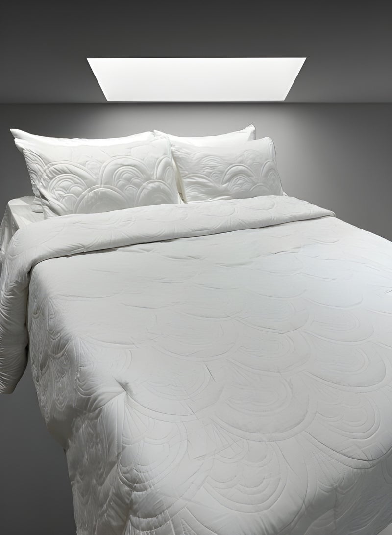 HOMETOPIA Hometopia 6-Piece King Size Comforter Bedding Set – Ultra-Soft Quilted Blanket 230×260 cm with Deep Fitted Sheet 200×200+30 cm & 4 Pillow Covers 50×75 cm – Breathable, Hypoallergenic, All-Season Microfiber Bed Set with Elegant Embossed Design for Double Bed, Hotel, Guestroom, Daily Use – Machine Washable & Fade-Resistant - Image 1