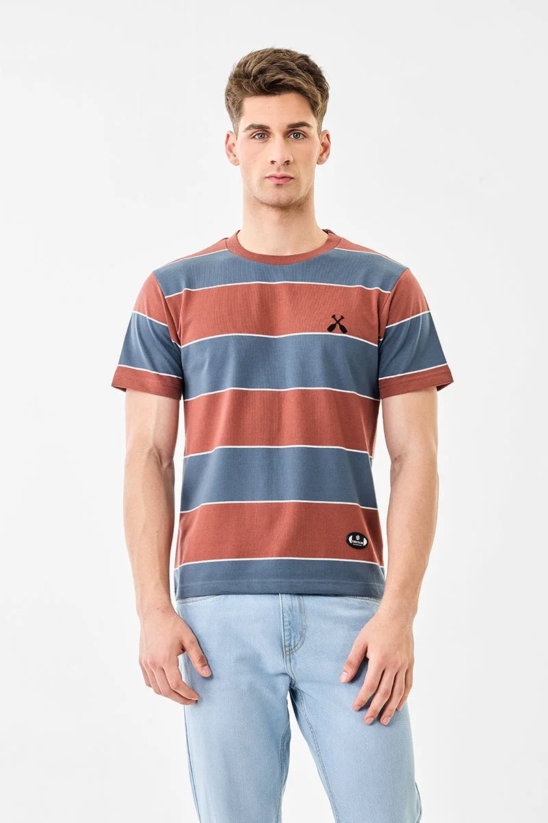 سنيتش تي شيرت بياقة دائرية مخطط بقصة عادية