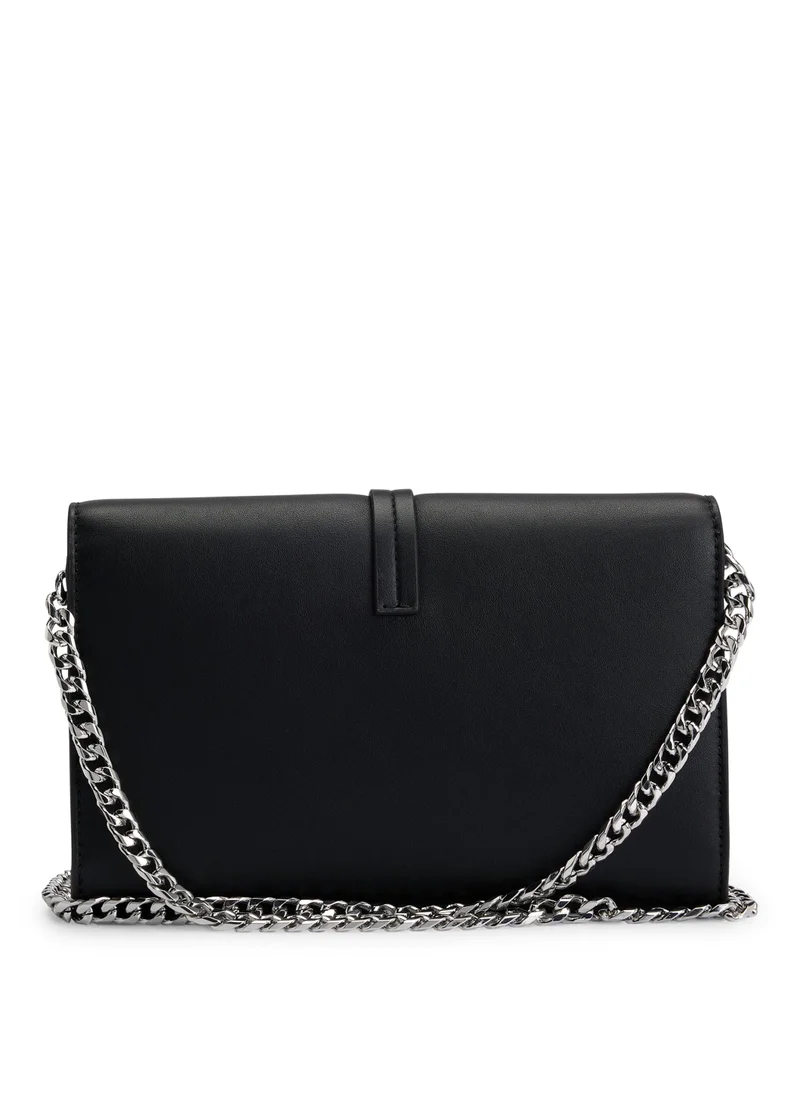 هوجو Faux-leather clutch bag with logo lettering