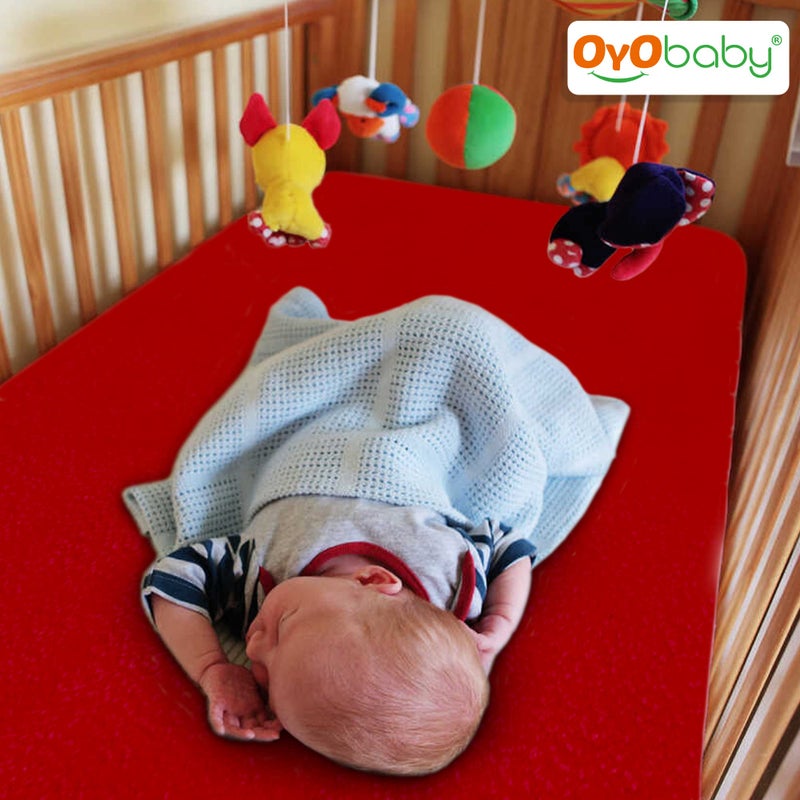 OYO BABY شريحة سرير مائية إضافية ماصة للأطفال من OYO بحجم كبير (140 × 100 سم) عبوة من 2 | شريحة سريعة الجفاف لحماية سرير الأطفال حديثي الولادة، شريحة مطاطية ناعمة وقابلة للتنفس للسرير | أحمر - Image 2
