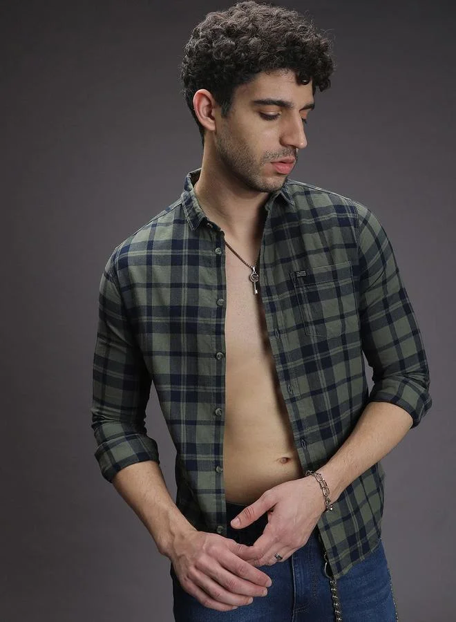 شركة المرآب الهندية قميص زيتوني بقصة ضيقة ونقشة مربعات