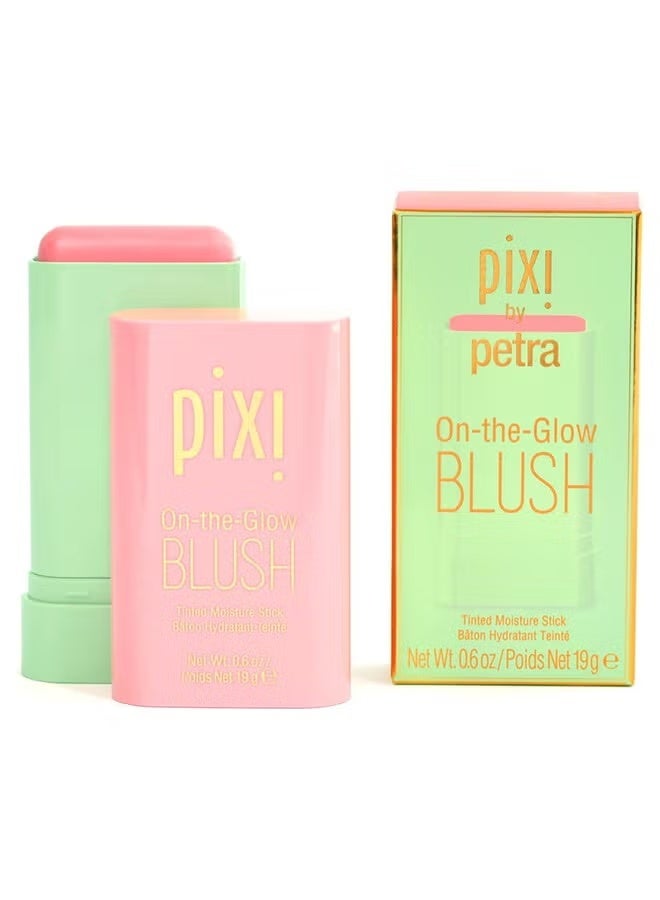 بيكسي بلاشر On-the-Glow بدرجة Fleur هو ستيك ترطيب ملوّن متعدد الاستخدامات يمنح الخدود والشفاه لونًا ورديًا ناعمًا مع ترطيب فوري. تركيبته الغنية بالجنسنغ، الألوفيرا، ومستخلصات الفواكه تساعد على تغذية البشرة وتهدئتها، بينما ينساب القوام الكريمي بسلاسة ليمنح لمسة إشراقة صحية ولمعانًا نديًا طبيعيًا دون ثقل. - Image 1
