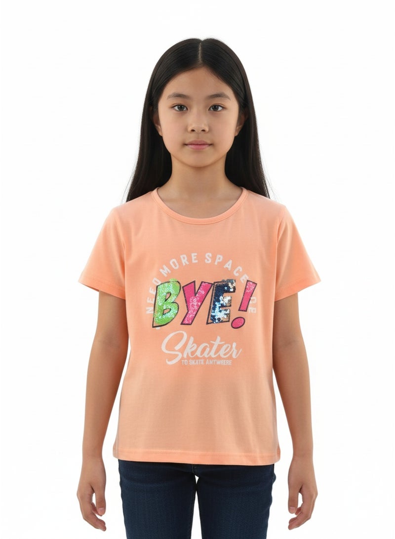 جوانا تي شيرت فتيات برقبة دائرية وأكمام قصيرة بطبعة "أحتاج إلى مساحة أكبر، وداعاً! متزلجة للتزلج في أي مكان" - برتقالي - Image 1