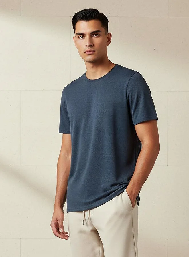 ايكونيك Iconic Men Slim Fit Crew Neck Short Sleeves Popcorn Textured T shirt