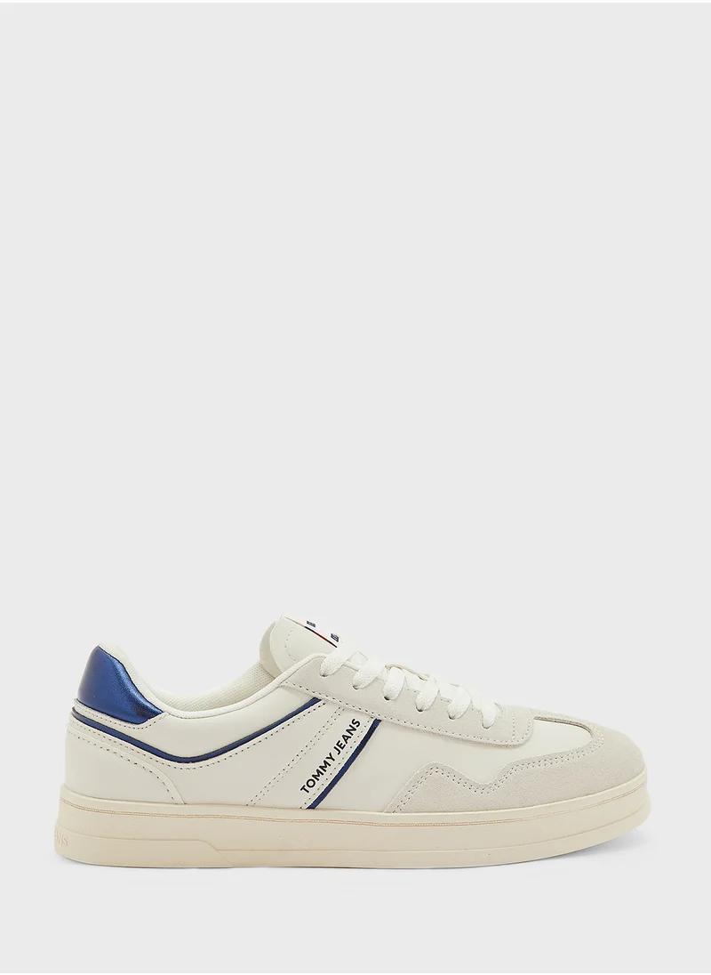 تومي جينز Lace Up Low Top Sneakers