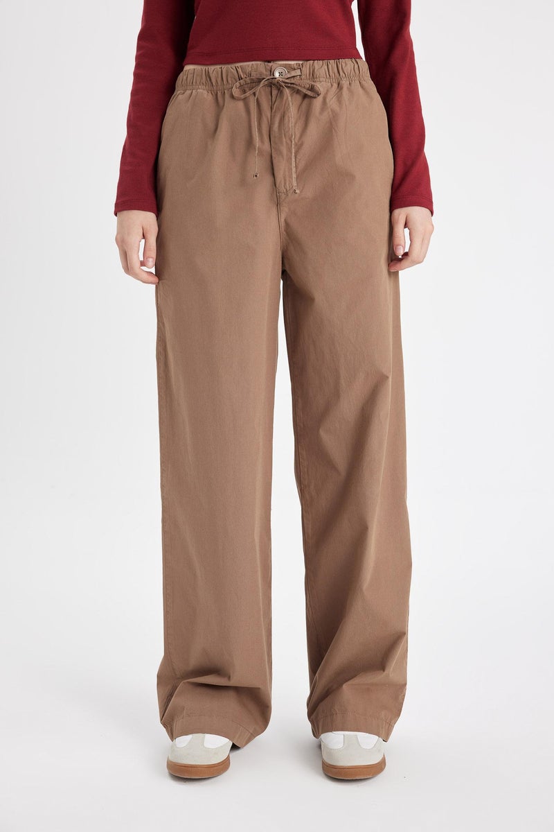 DeFacto Woman Straight Fit Elastic Waist Tied Pocketed Basic Poplin Trousers - Image 1