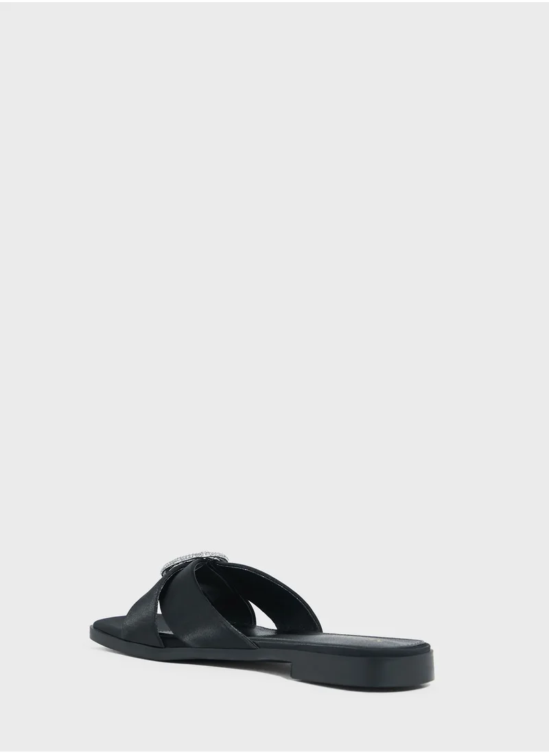 خزانة Encrusted Buckle Satin Flat Sandal