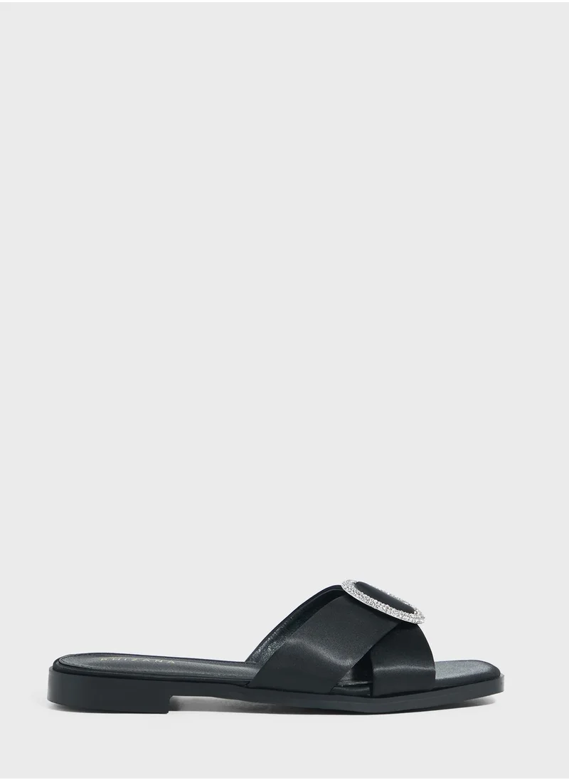 خزانة Encrusted Buckle Satin Flat Sandal