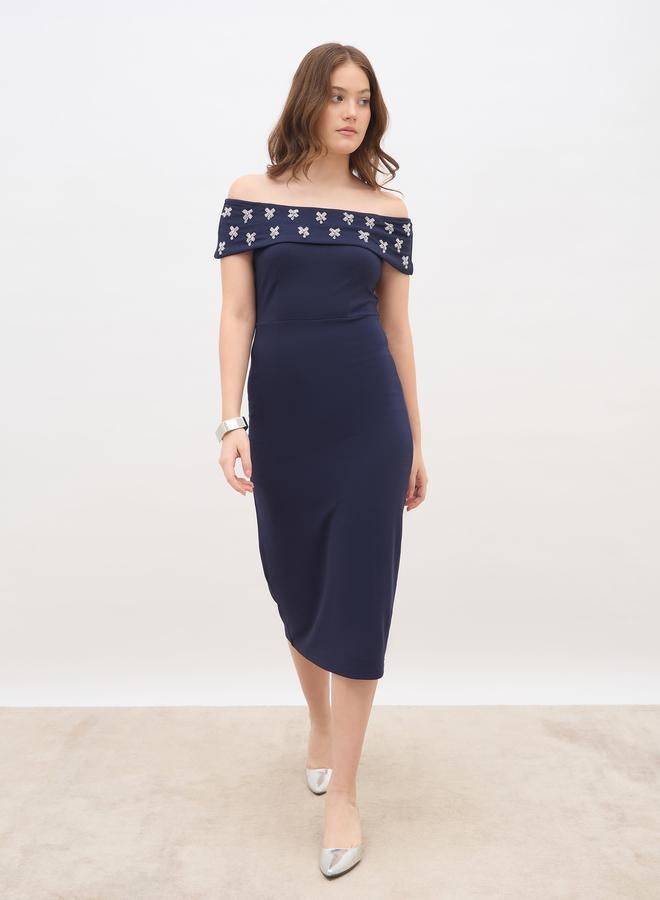 ستايلي فستان ميدي نسائي أزرق داكن مطرز بكتف مكشوف - Image 2