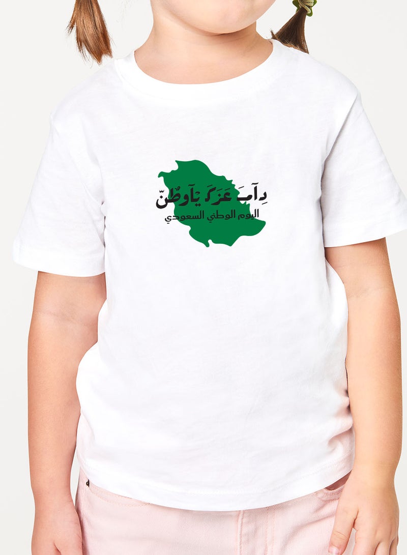 لوحة تيشيرت قطن للأطفال مناسب للأولاد والبنات لمناسبة اليوم الوطني السعودي أو للفخر بالانتماء للوطن في كل الأوقات - Image 2