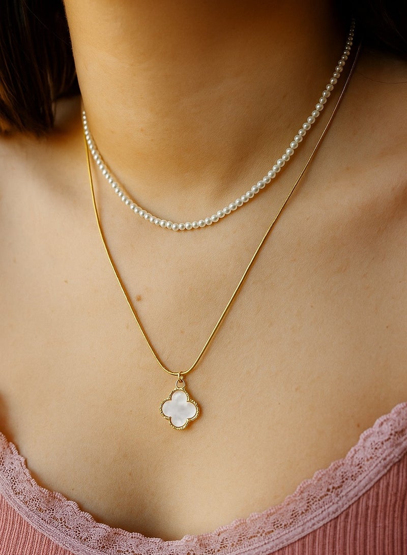 Vbranda A delicate necklace with a soft, feminine design