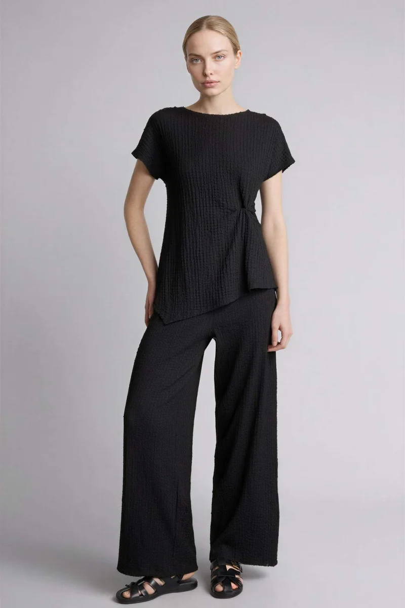 ديفاكتو Asymmetric Boat Neck Crepe Short Sleeve T-Shirt
