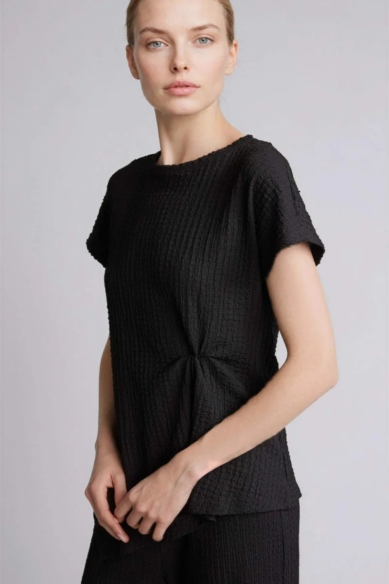 ديفاكتو Asymmetric Boat Neck Crepe Short Sleeve T-Shirt