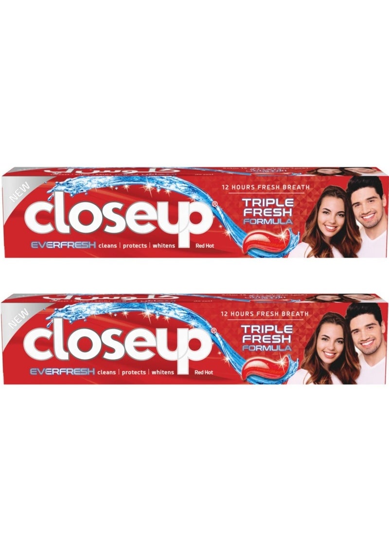 Closeup Two Pieces of Triple Fresh Formula Toothpaste 2*50 ml  - Image 1
