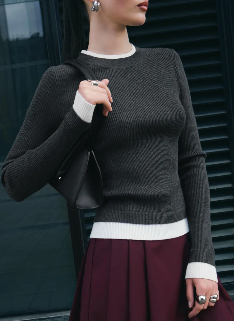 Rib-knit longsleeve with contrasting edges